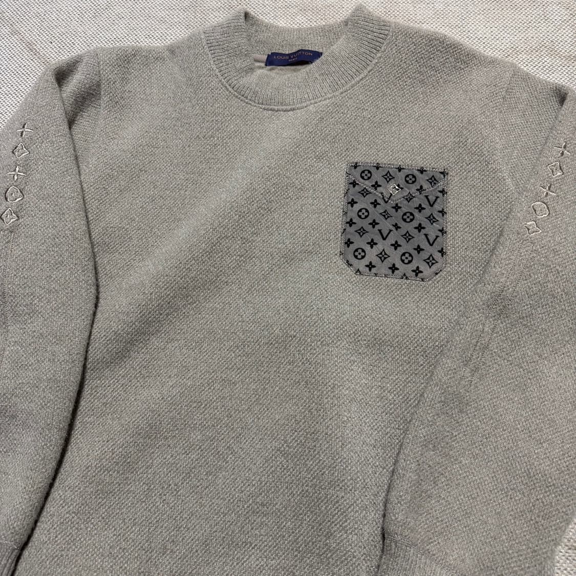 루이비통 포켓 긴팔 니트 상품이미지3
