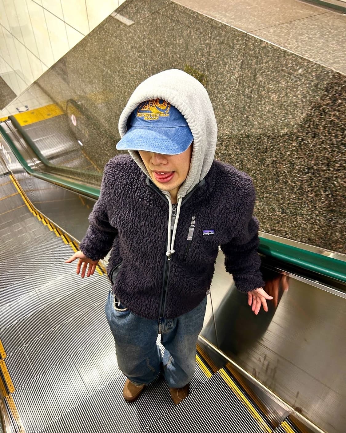 파타고니아 딥파일 가디건 플럼 상품이미지1