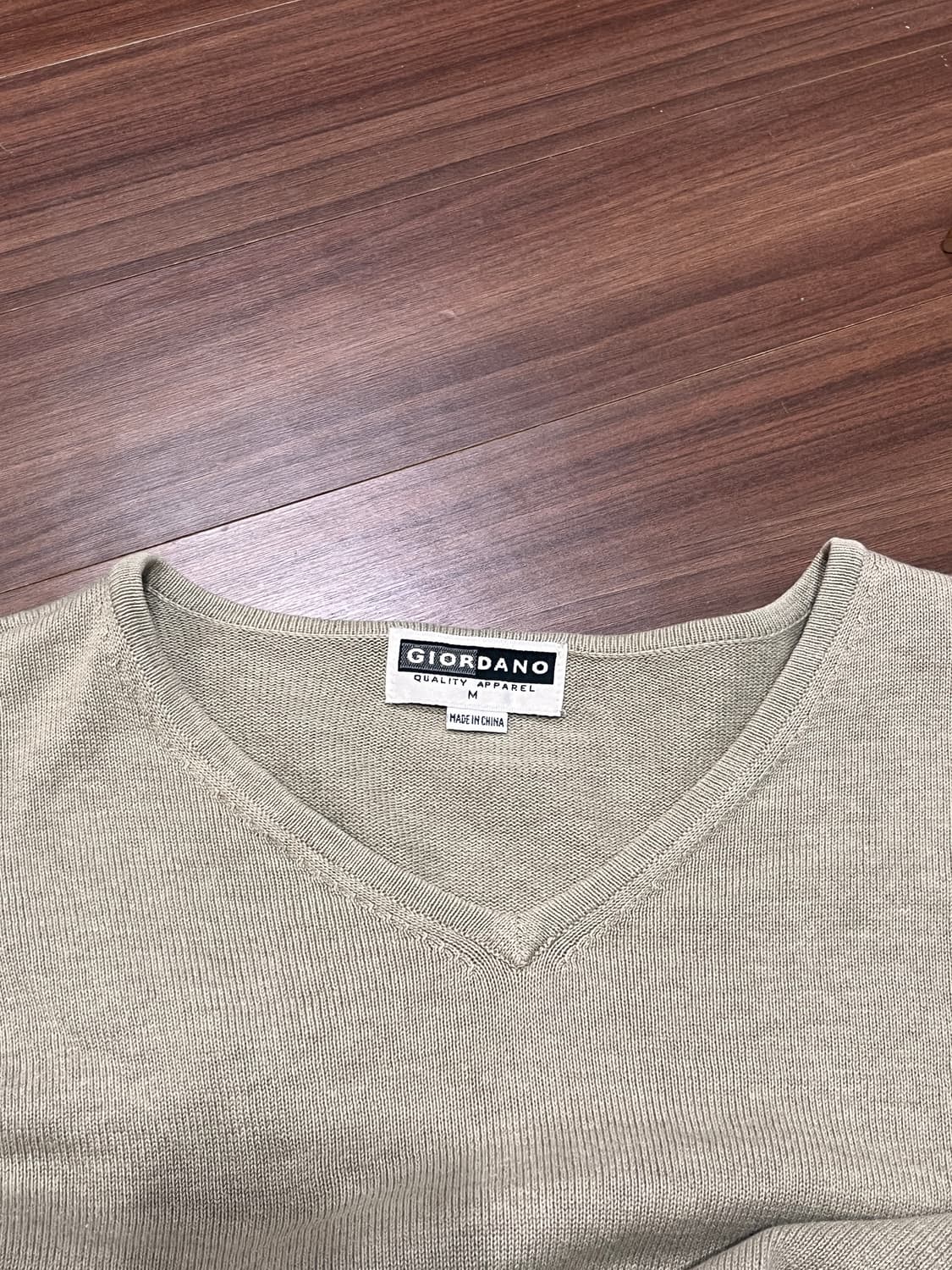 지오다노 브이넥 니트 상품이미지3