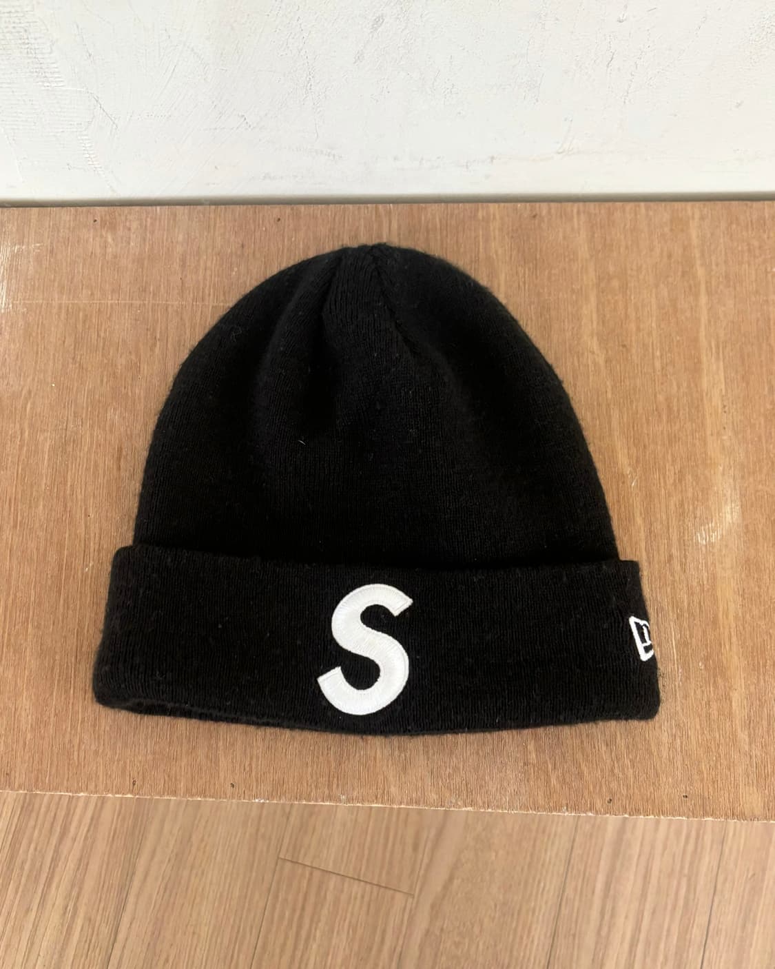 슈프림 뉴에라 S 로고 비니 블랙 상품이미지2