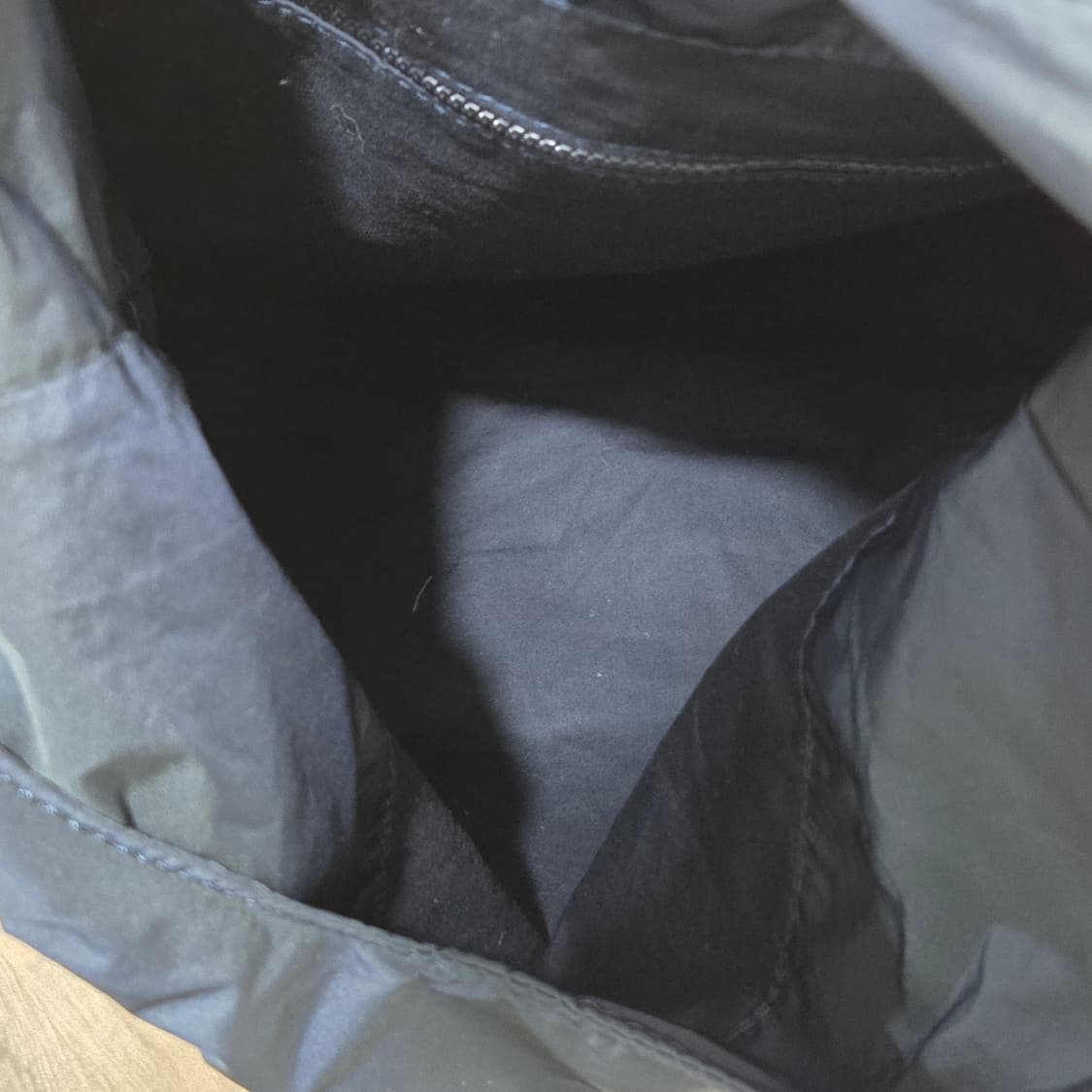 코스 노티드 쇼퍼백 네이비 상품이미지4