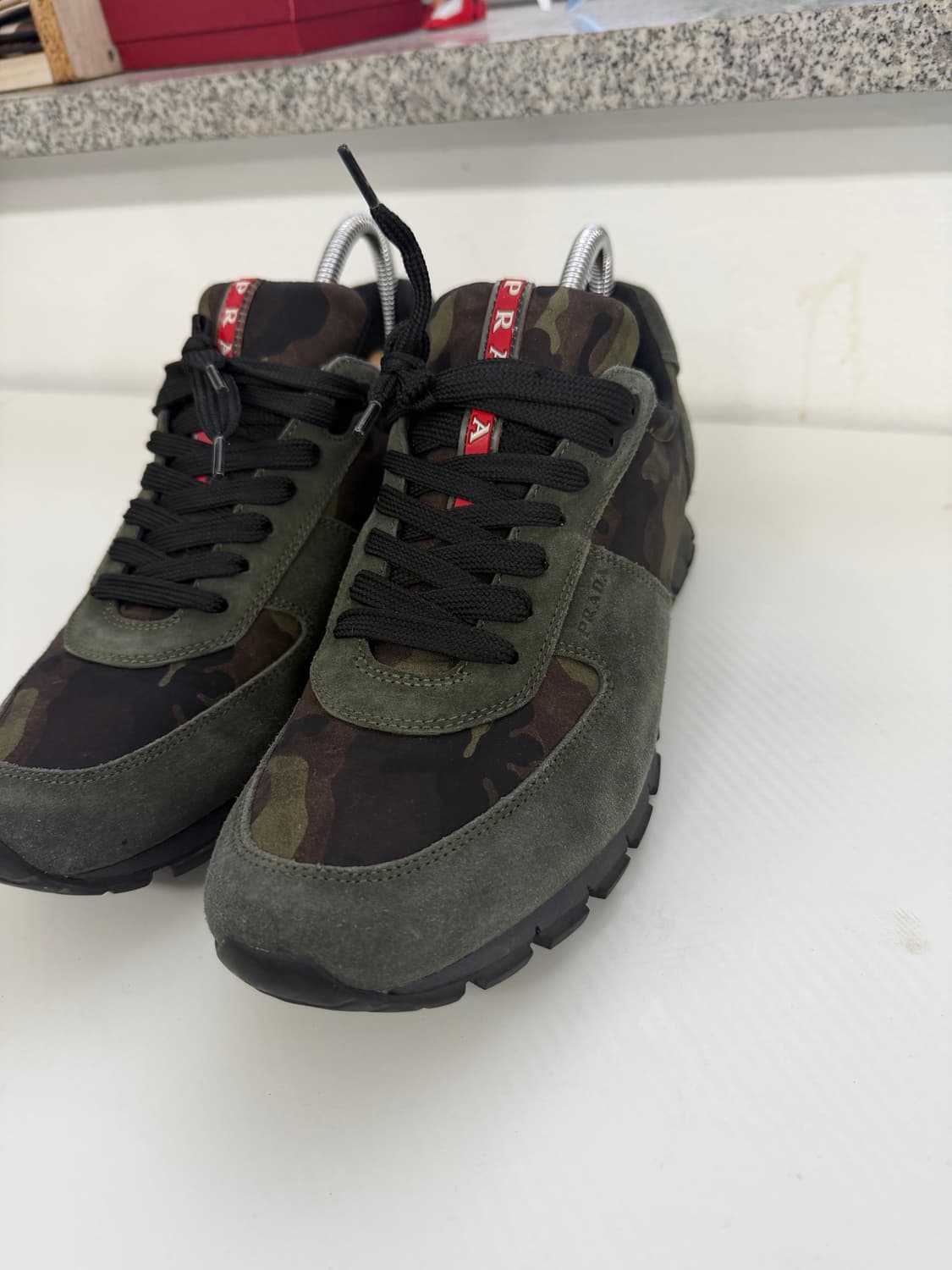 정품) 프라다 남성 카모플라쥬 나일론 스웨이드 스니커즈 8 상품이미지2