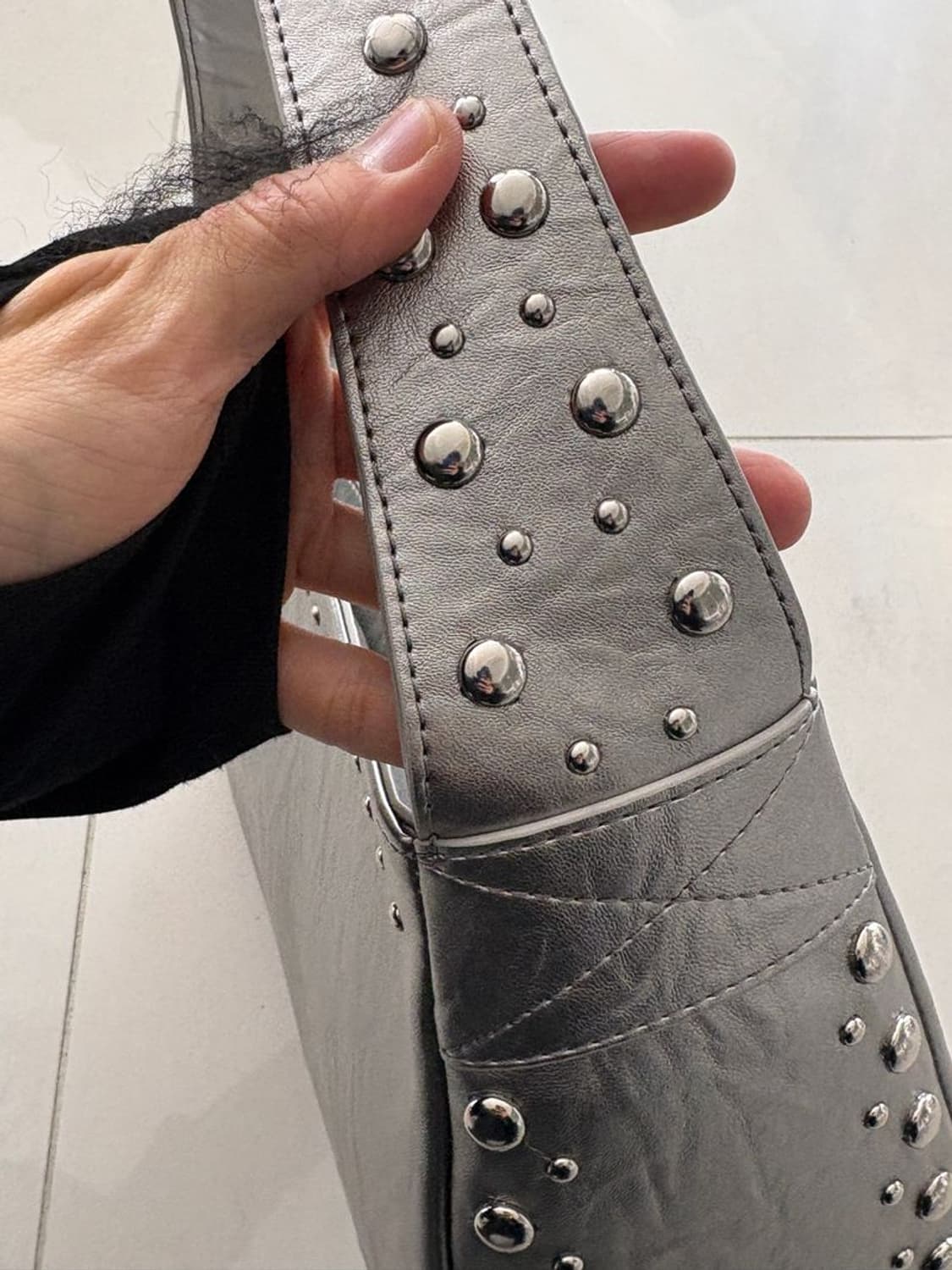 OVER STUD LEATHER SHOULDER BAG 상품이미지5