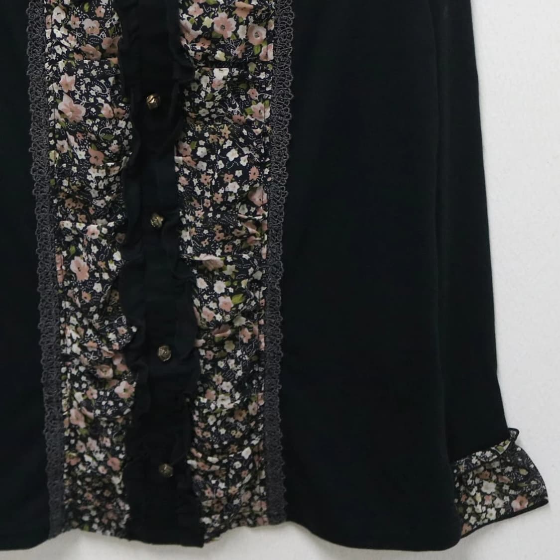 액시즈 팜 오네갸루 플라워 레이스 블라우스 62419 상품이미지4