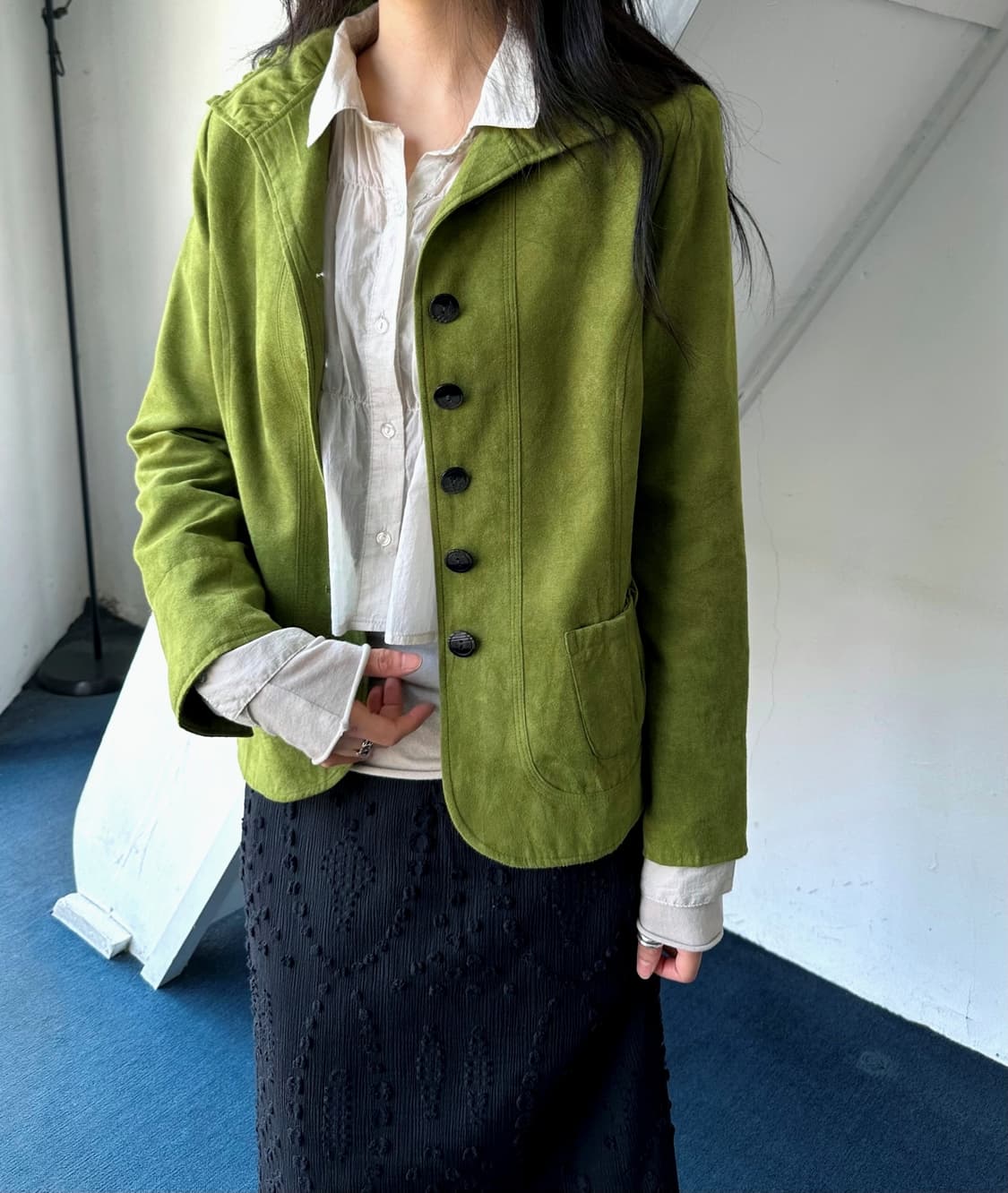 Fake suede over shoulder blouson 상품이미지1