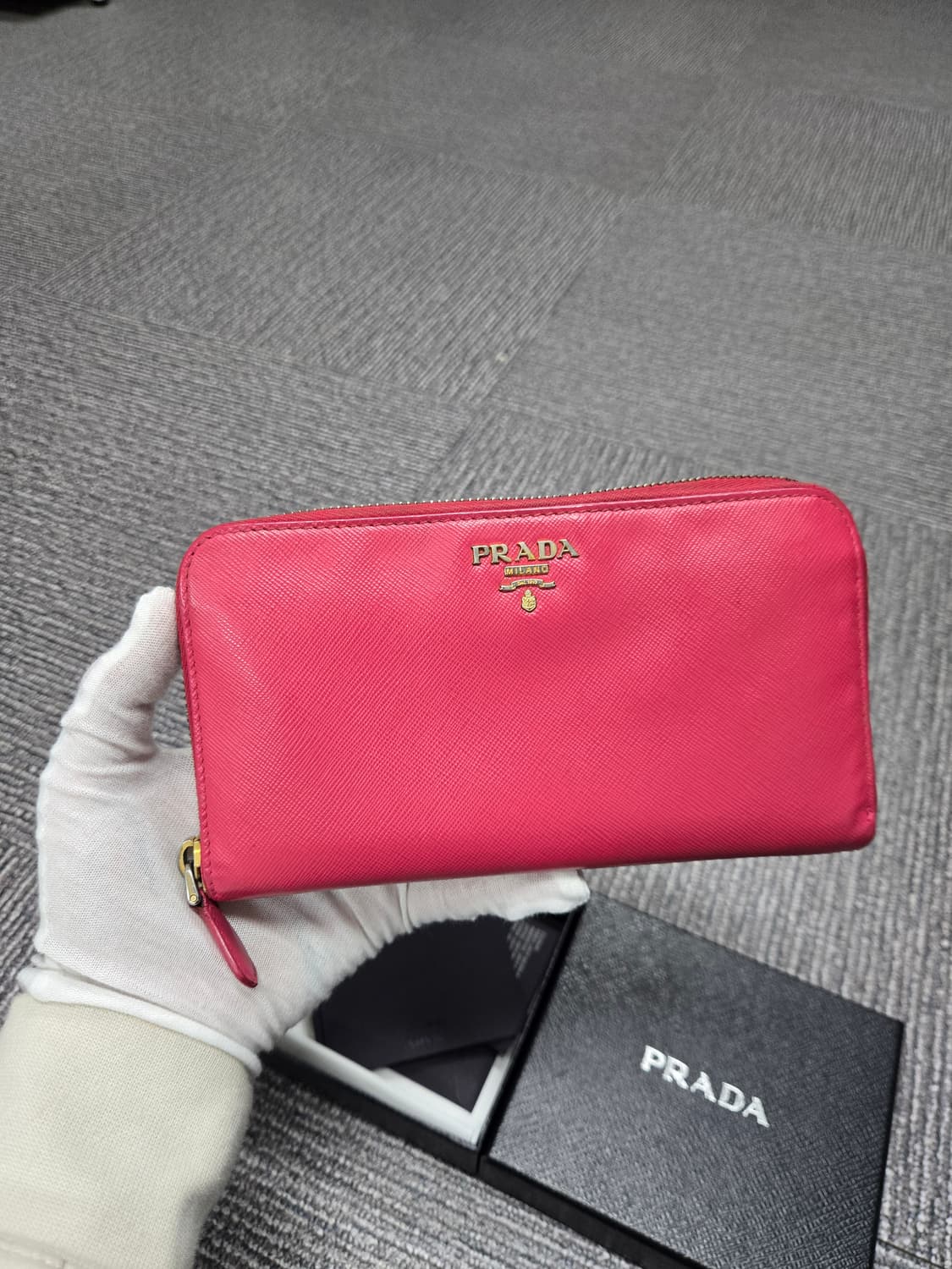 [특가][정품] 프라다 사피아노 지퍼돌이 장지갑 상품이미지1
