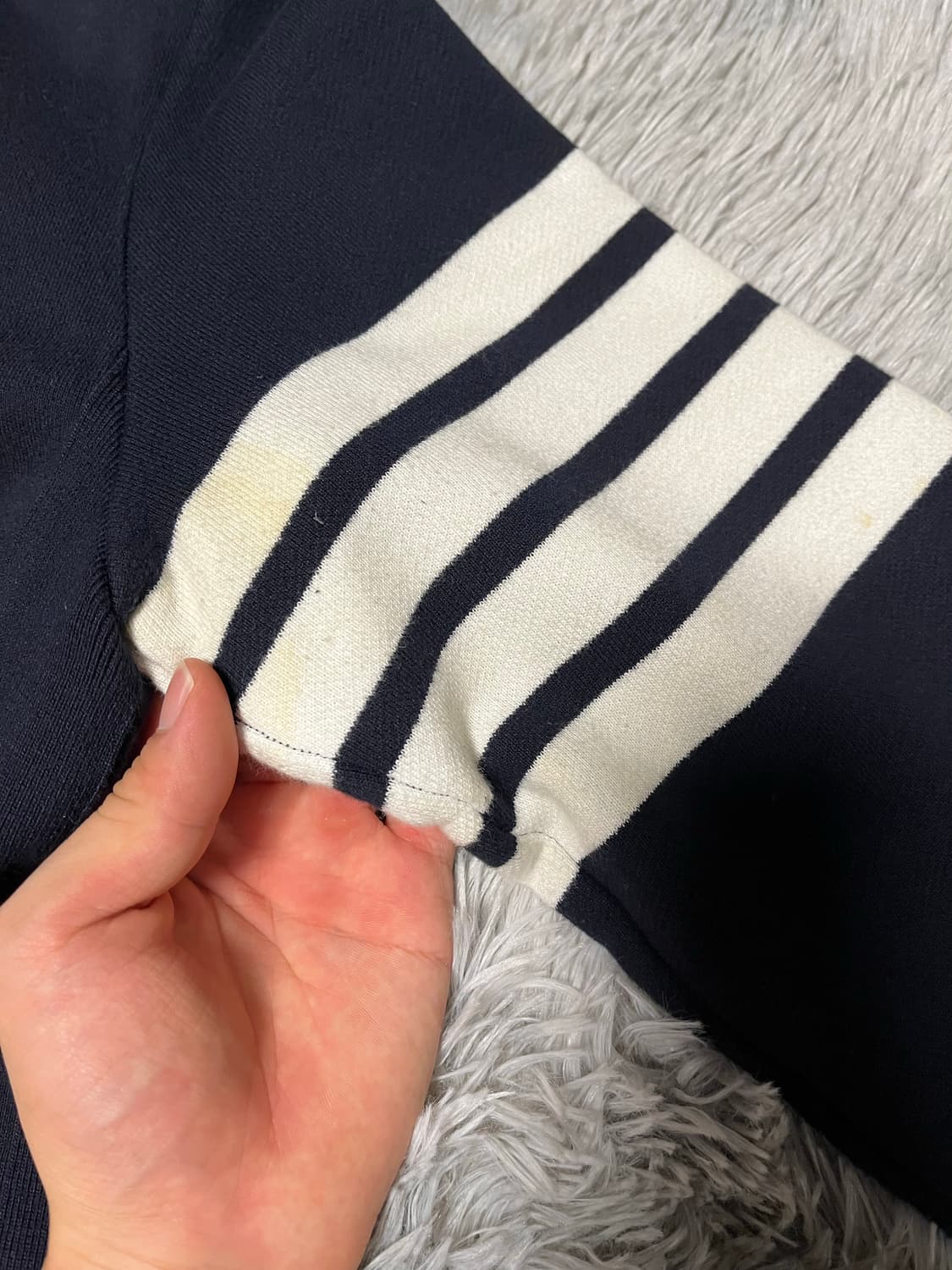 톰브라운 사선 맨투맨 상품이미지4