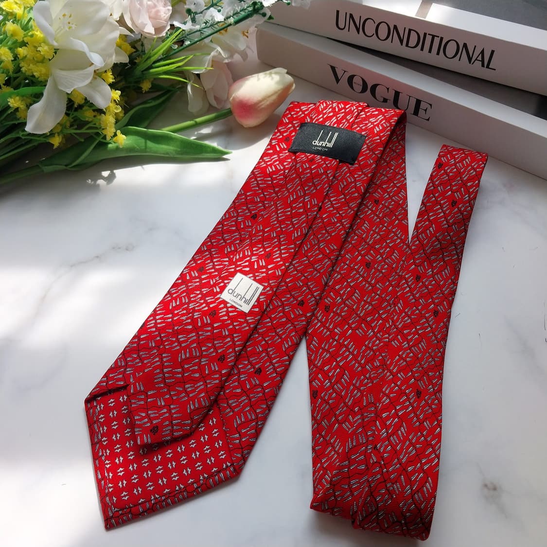 던힐 실크 레드 패턴 로고 넥타이 8.5cm A+등급 K699
 상품이미지6
