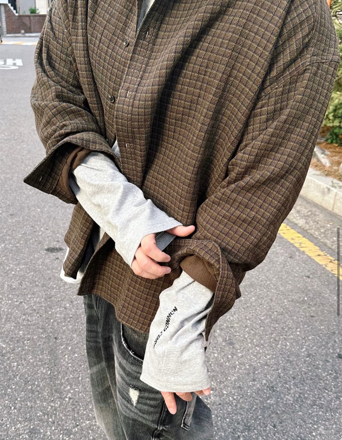 논노드(nonnod) 크롭 플렉서블 스트링 체크 셔츠 브라운 - 2사이즈 상품이미지4