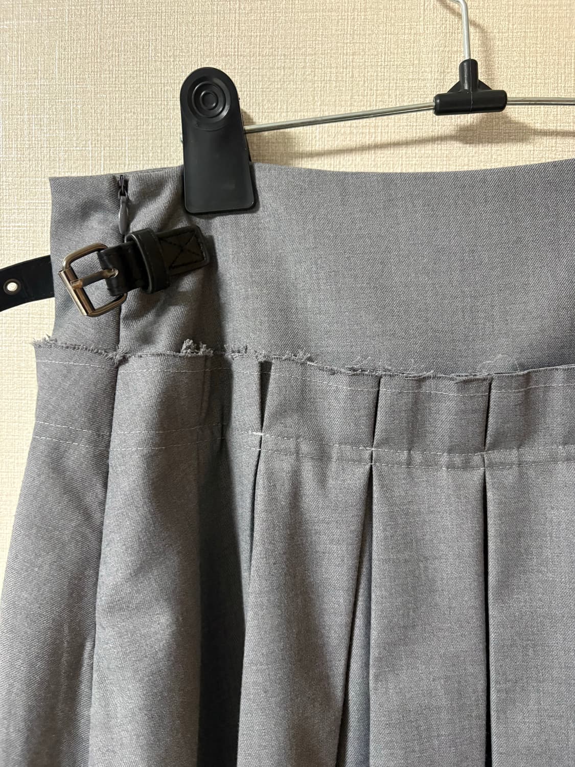 밀로우먼 Buckle Pleated Skirt [Gray] 2사이즈 상품이미지4