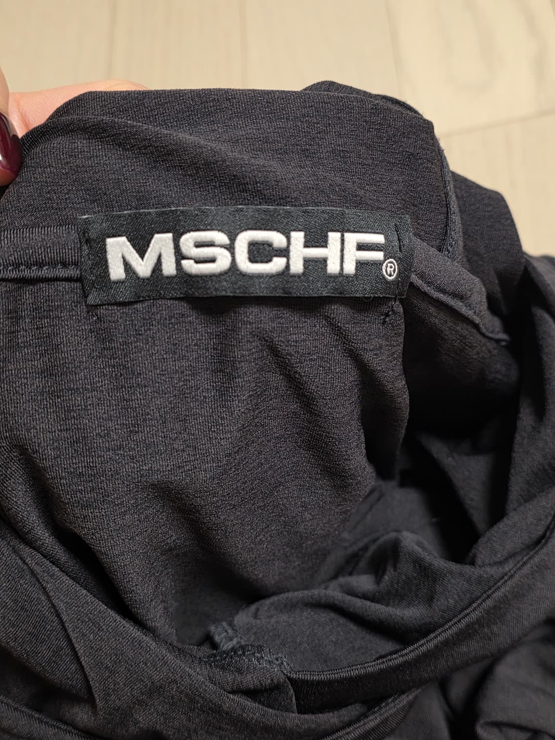 Mischief 후드 셔링 오버랩 탑 차콜 상품이미지2