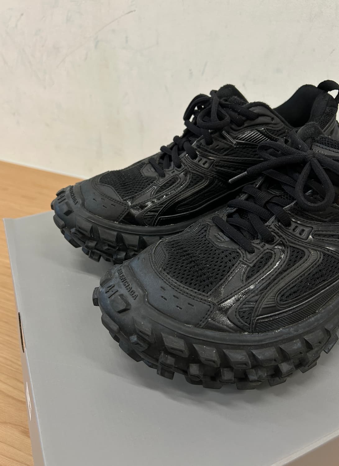 발렌시아가 디펜더 블랙 상품이미지6