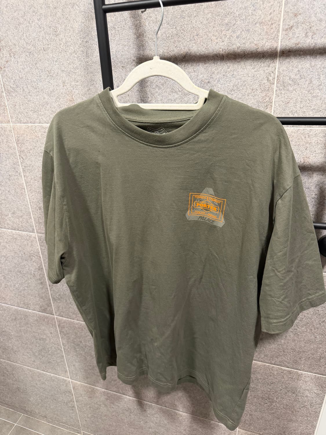 팔라스 x 포터 티셔츠 올리브 24fw 상품이미지1