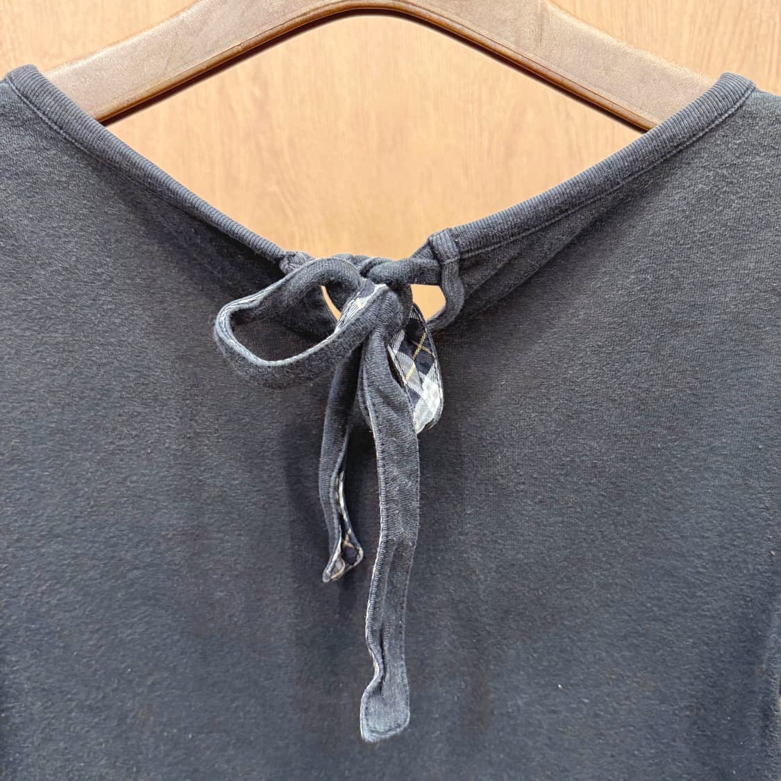 버버리 블루라벨 퍼프 소매 백 리본 디테일 자수 로고 블랙 상품이미지6