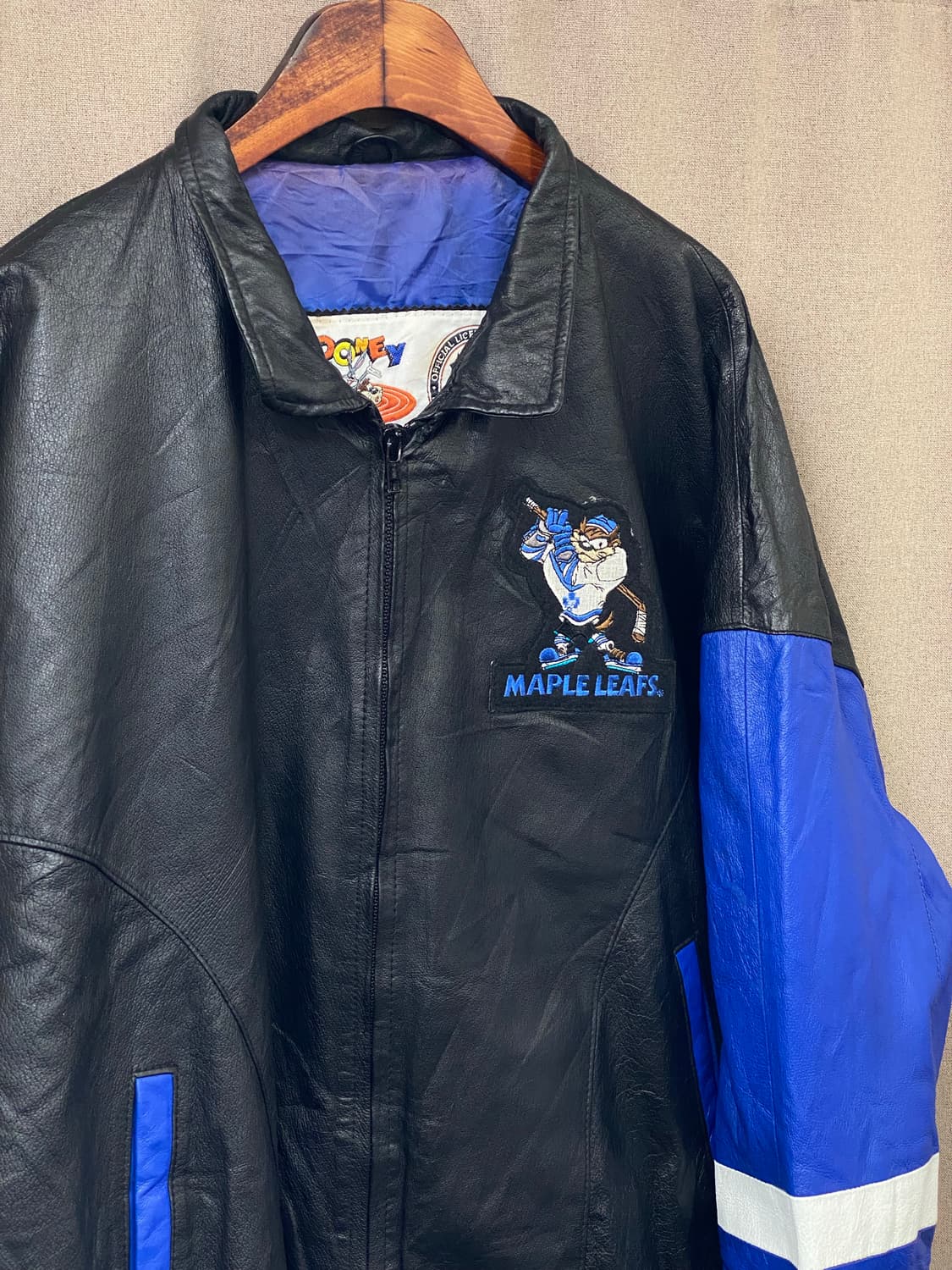 90s 루니툰즈 레더 바시티 자켓 상품이미지2