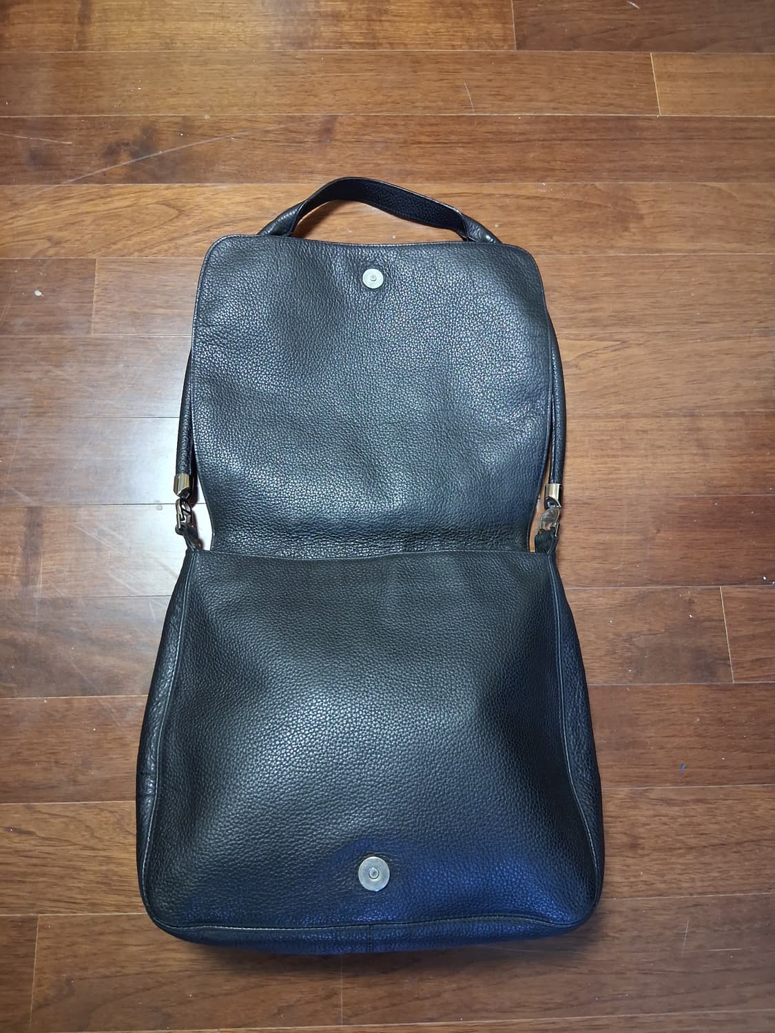 AIGNER 블랙 가죽 숄더백 상품이미지4