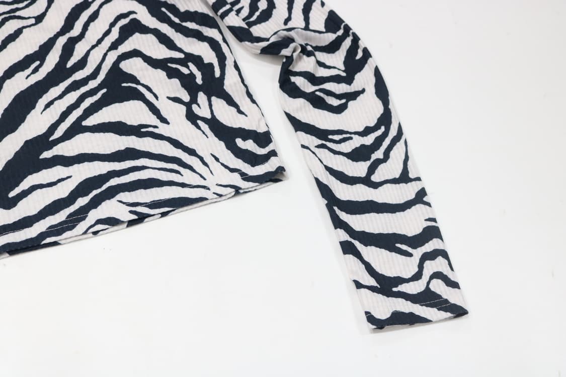 DAZY 데이지 지브라 패턴 슬림핏 크롭 긴팔 티셔츠 상품이미지5