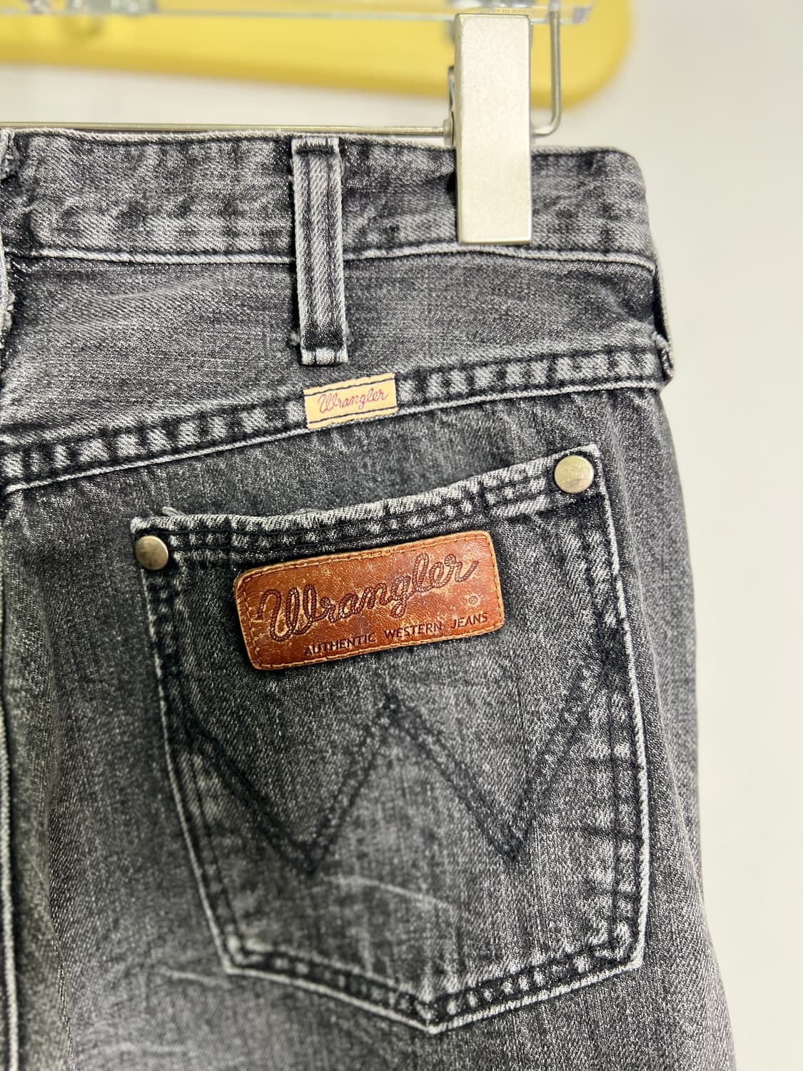 랭글러 빈티지 블랙 워싱 부츠컷 데님 팬츠 상품이미지7