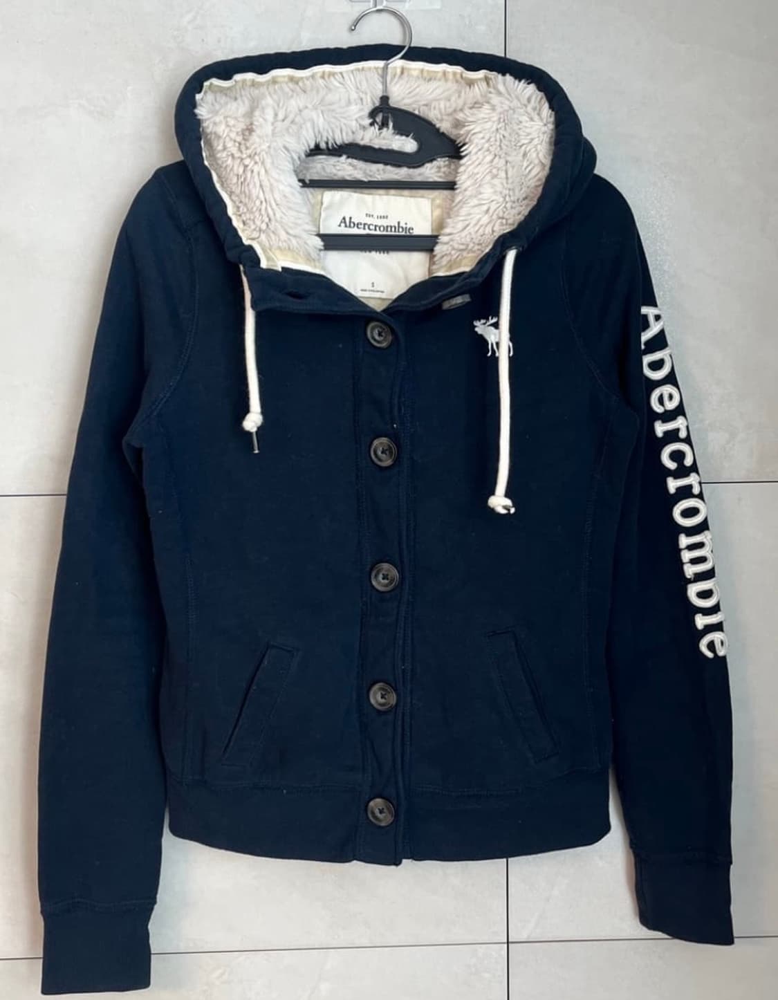 아베크롬비 순록 로고 네이비 버튼 후드집업 양털 안감 딱붙핏 상품이미지1