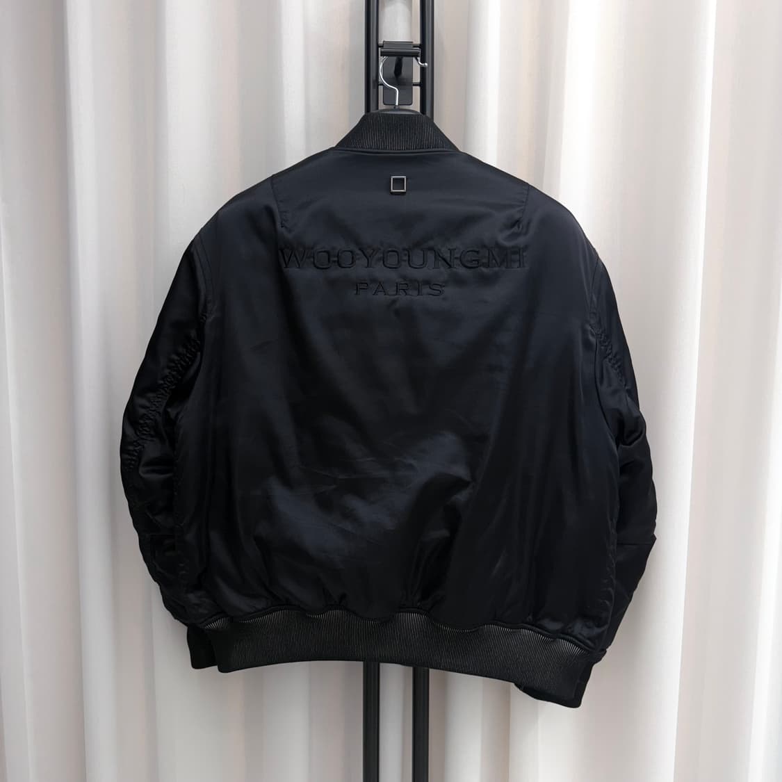 [48] 우영미 백로고 봄버 자켓 블랙 상품이미지1