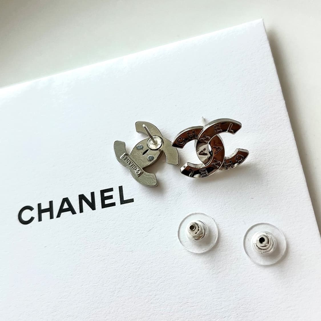 레터링 샤넬 업사이클링 빈티지 단추 귀걸이 상품이미지4