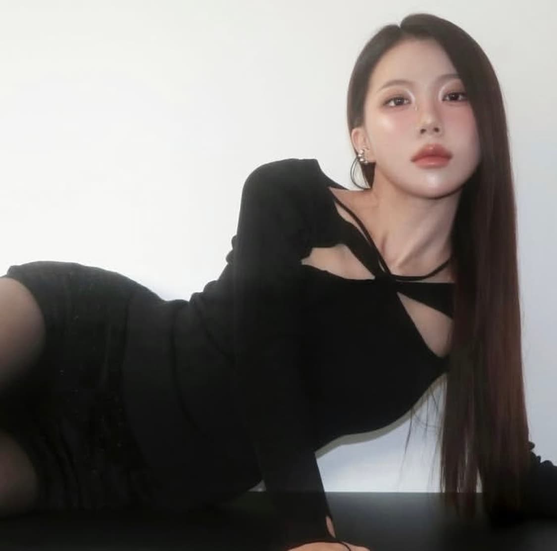 13month 써틴먼스 Hole Strap Knit Top (BLACK) 상품이미지1