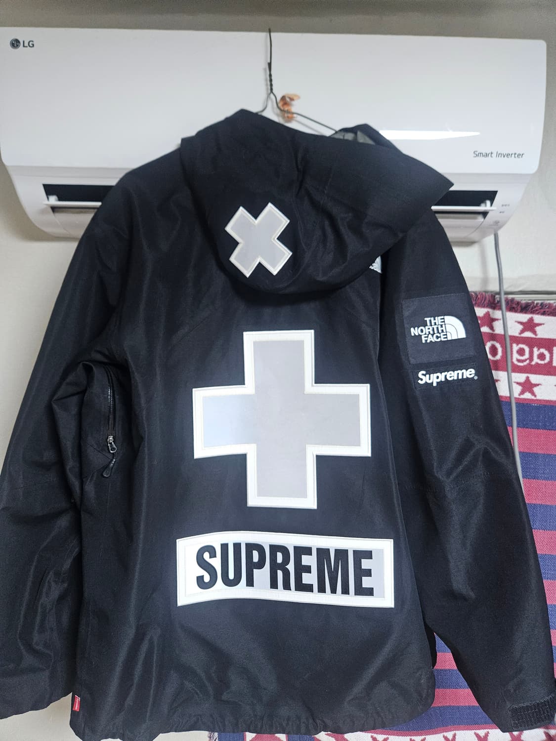 슈프림 x 노스페이스 서밋 시리즈 레스큐 마운틴 프로 자켓 블랙 - 22 상품이미지5