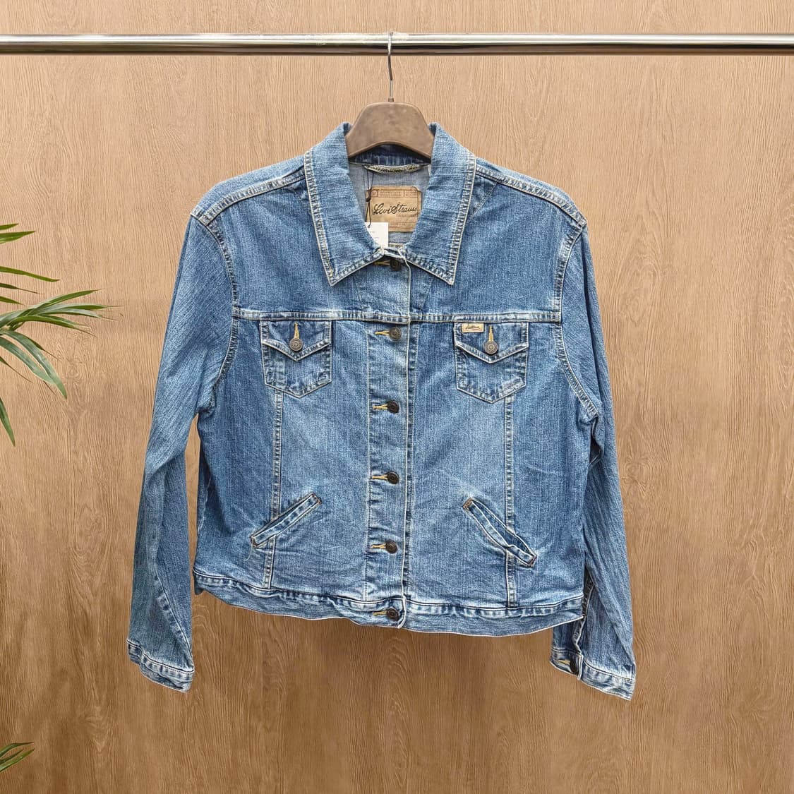 리바이스 트러커 데님 자켓 워싱 스트레치 옐로우 스티치 포켓 디테일 중청 상품이미지1