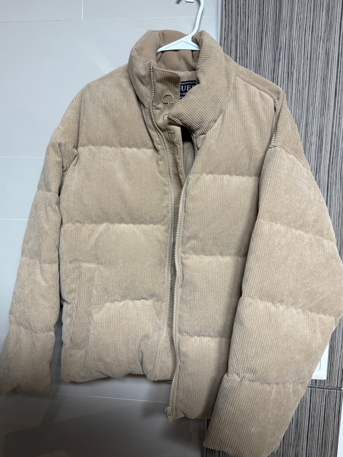 Guess 브라운 패딩 상품이미지1