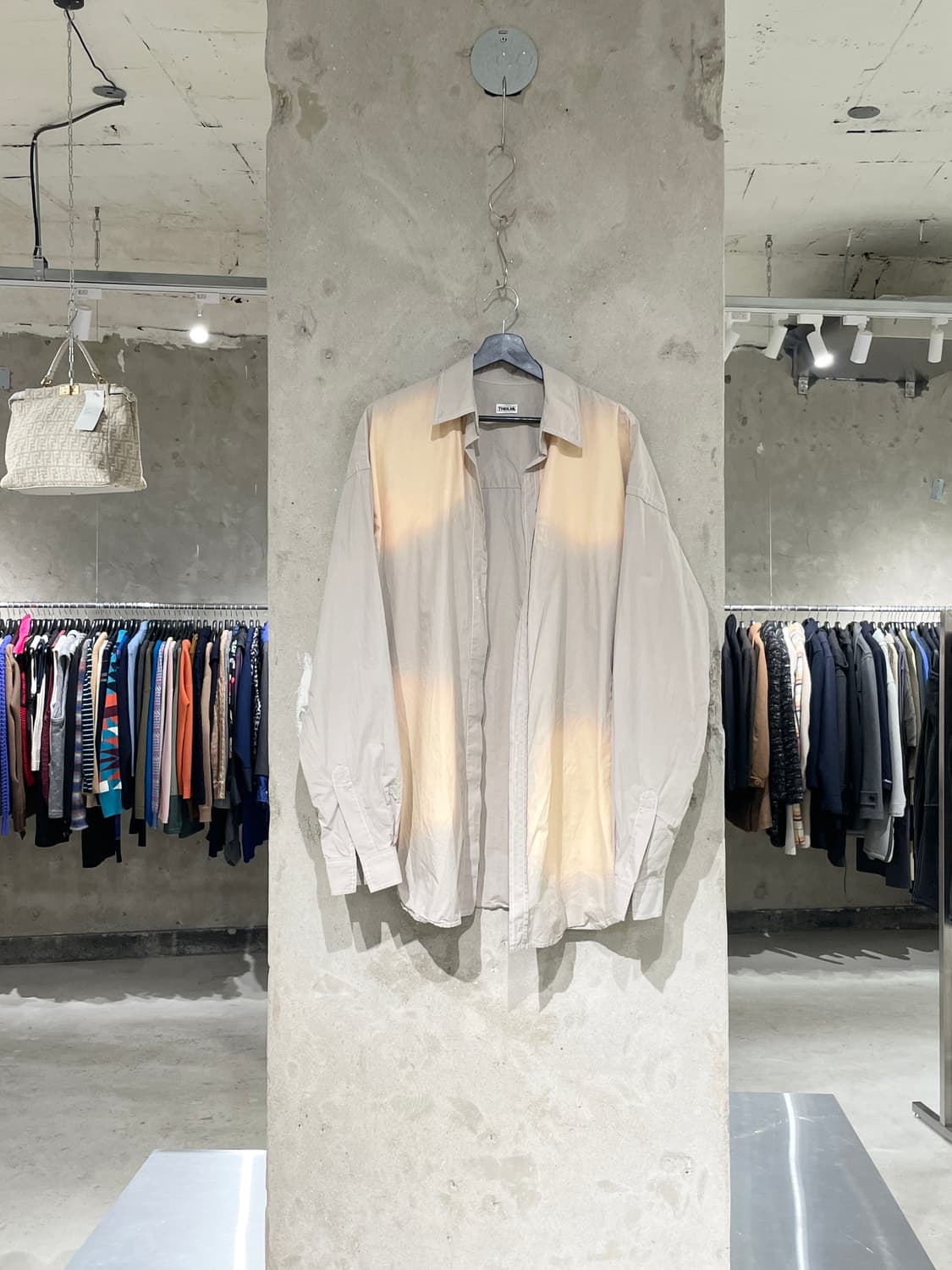 더 일마 라이트 카키 그라디언트 워싱 논 버튼 오버 셔츠 상품이미지1