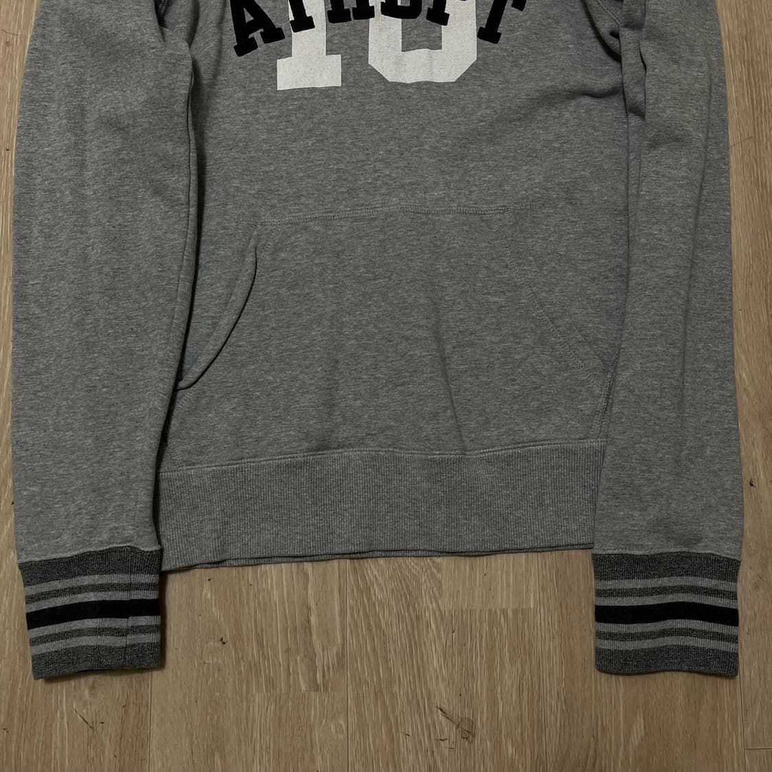 나이키 애슬레틱 뎁트 넘버링 그래픽 후드 티셔츠 [그레이] M/95 상품이미지3