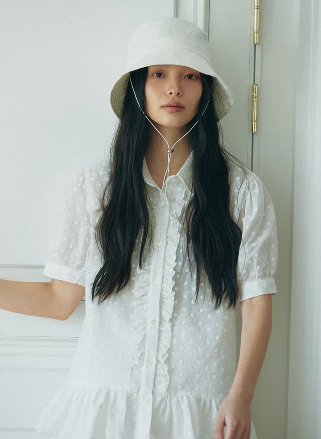 아이브 레이 착용 쿠키시 러플 도트 반팔 블라우스 화이트 상품이미지6