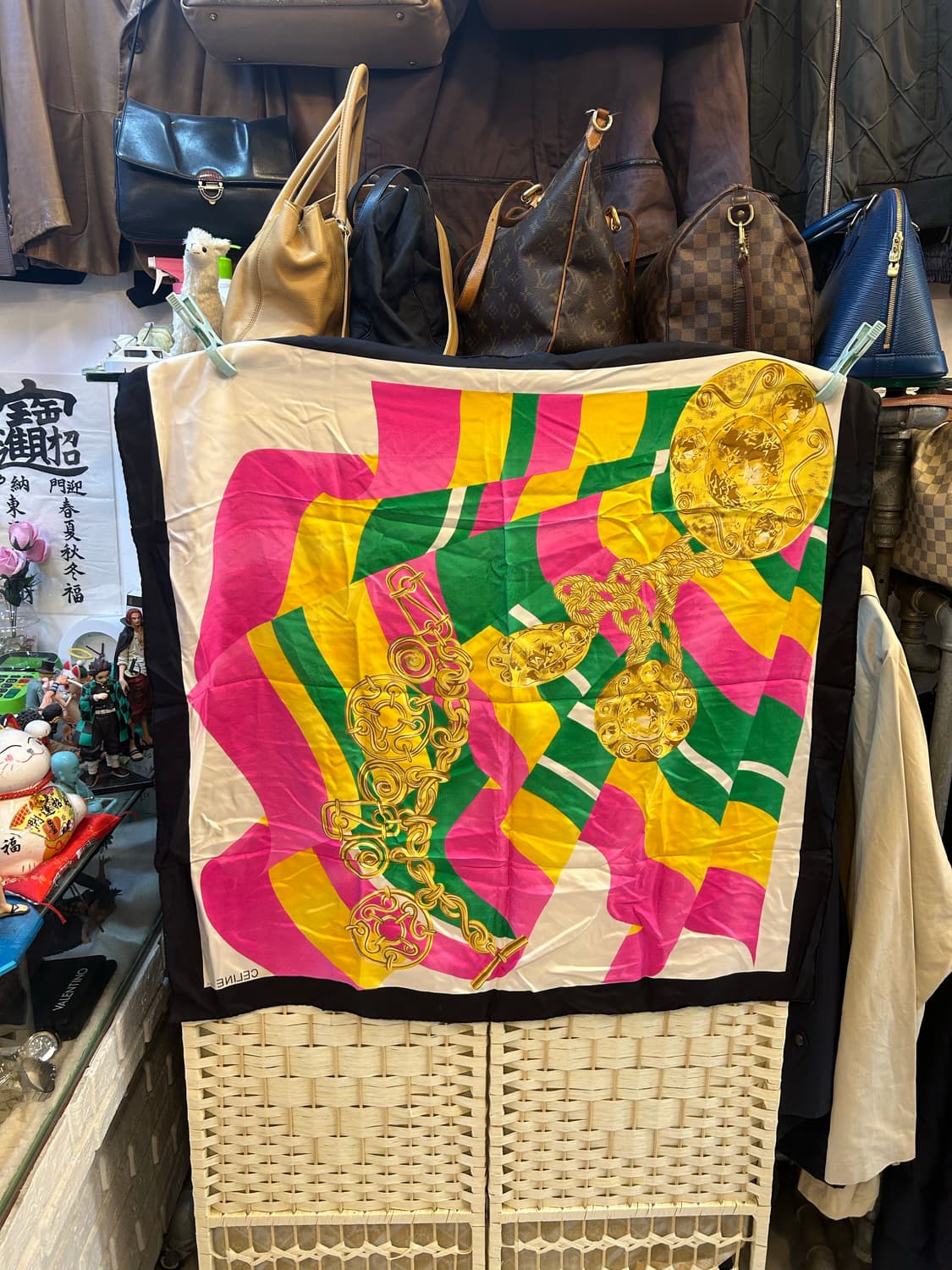 정품 셀린느 실크스카프 팝니다 상품이미지1