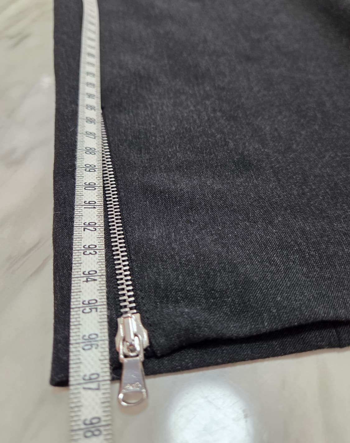 타임옴므 지퍼 디테일 밴딩 슬랙스  상품이미지5