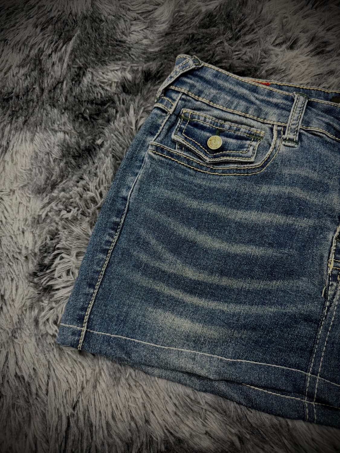 True Religion 금장 단추 워싱 데님 스커트 상품이미지4