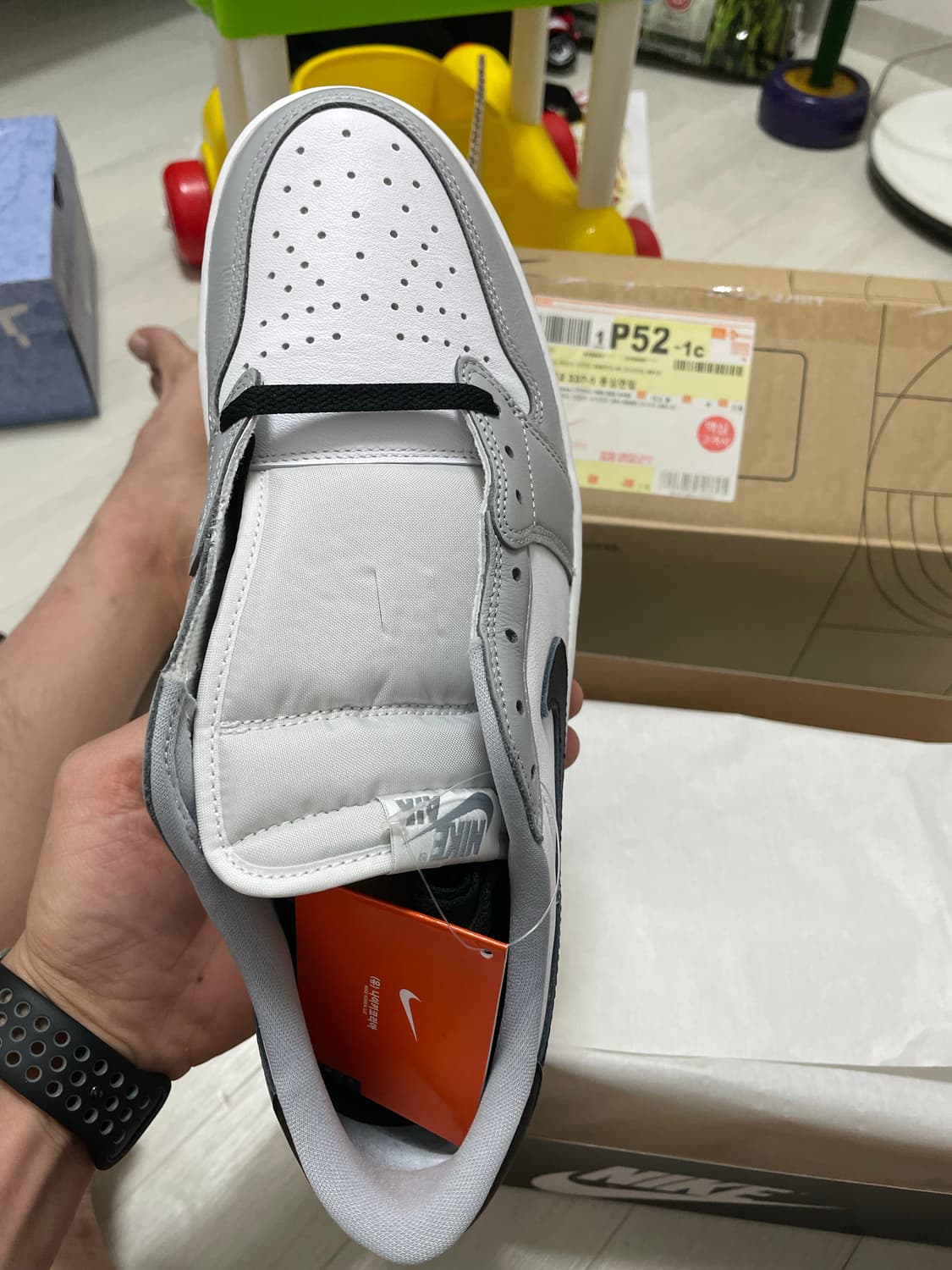 조던 1 레트로 로우 OG 울프 그레이 앤 화이트 300 상품이미지4