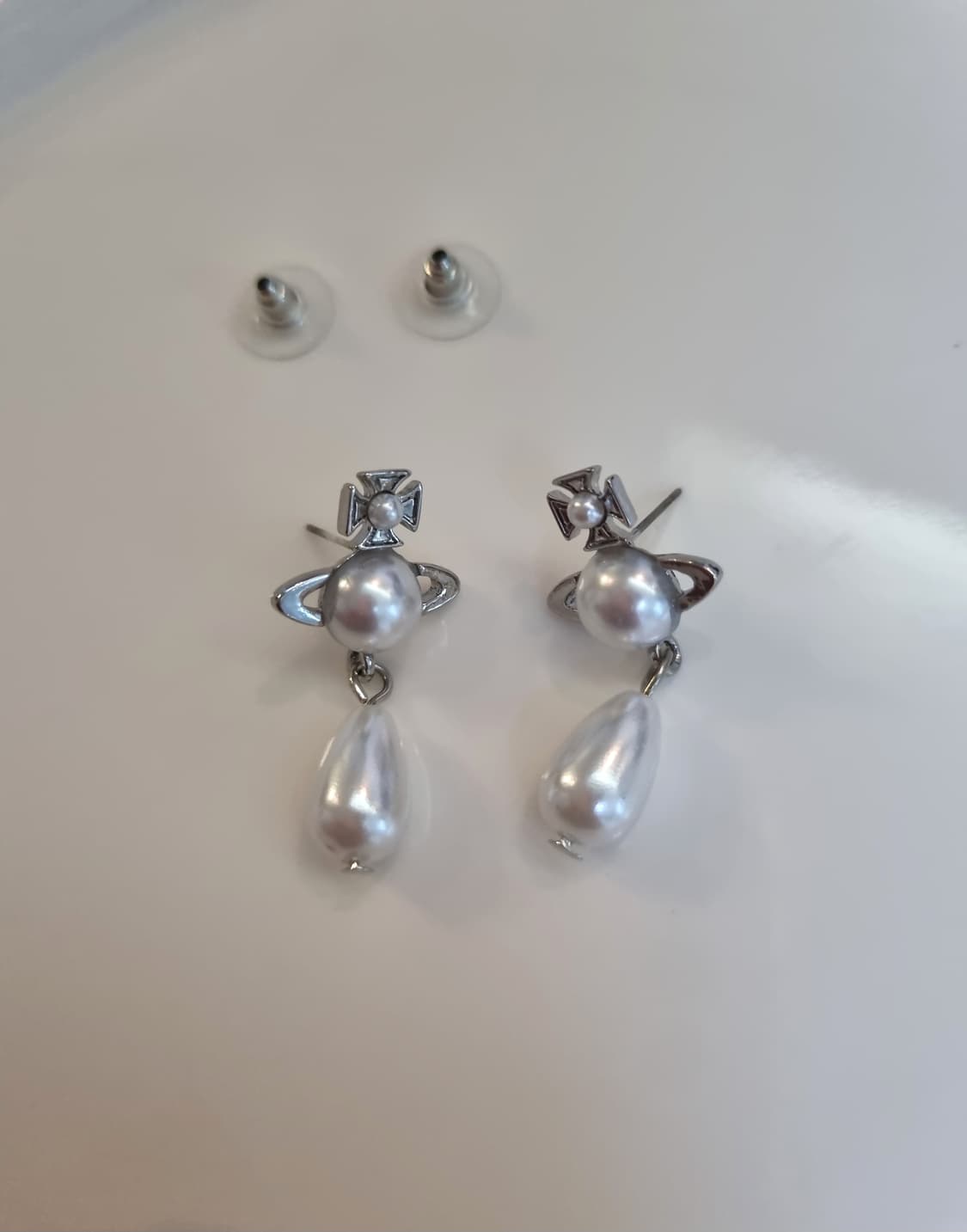 비비안웨스트우드 업사이클링 스왈진주 드롭 귀걸이 상품이미지2