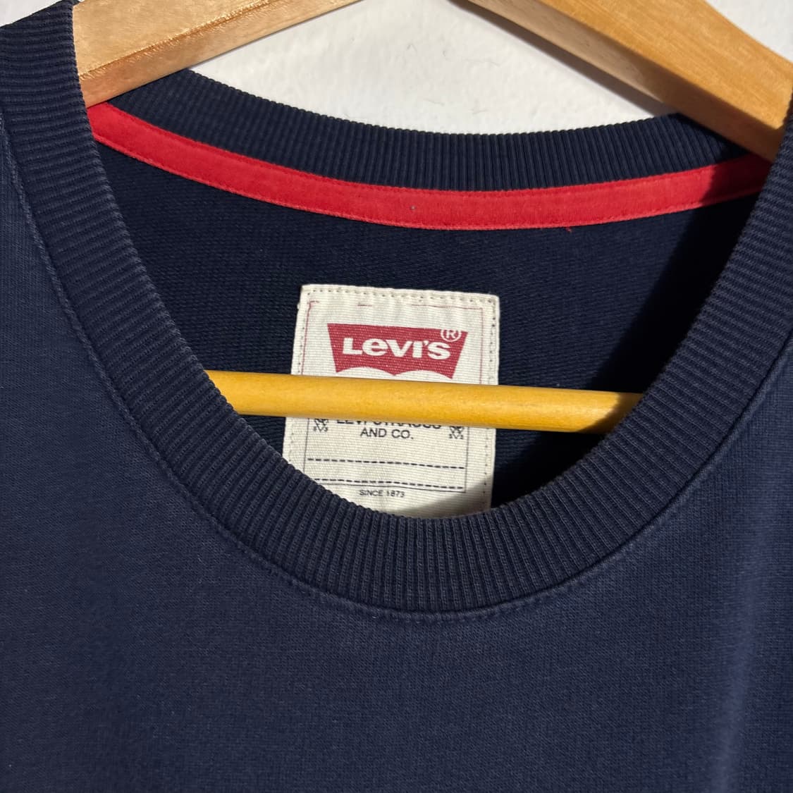 리바이스 포켓 디테일 네이비 맨투맨 (무료배송) 상품이미지3