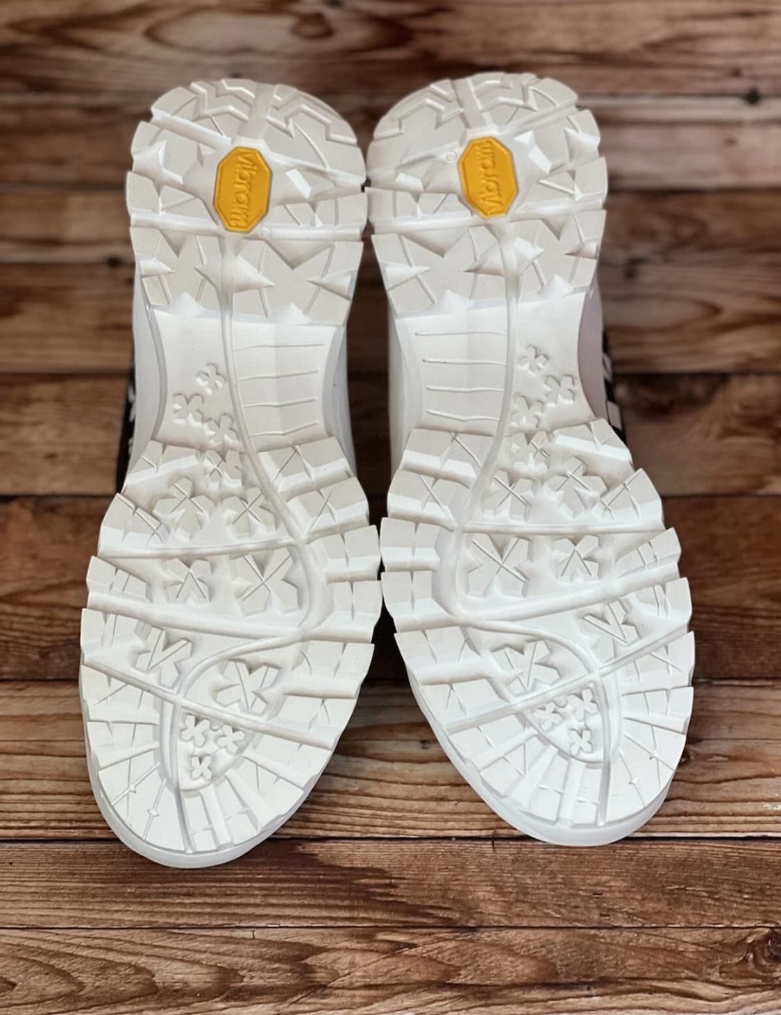 240 반스 비브람 체커 하이 LX 새상품 상품이미지3