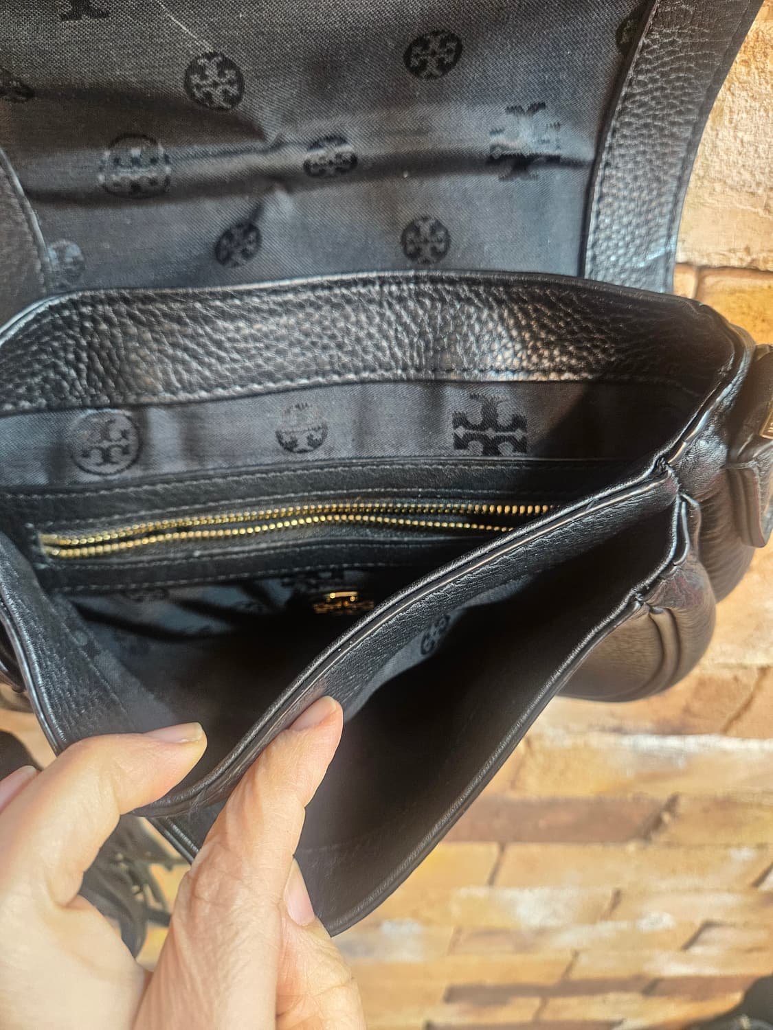 토리버치 블랙 가죽 크로스백 상품이미지6