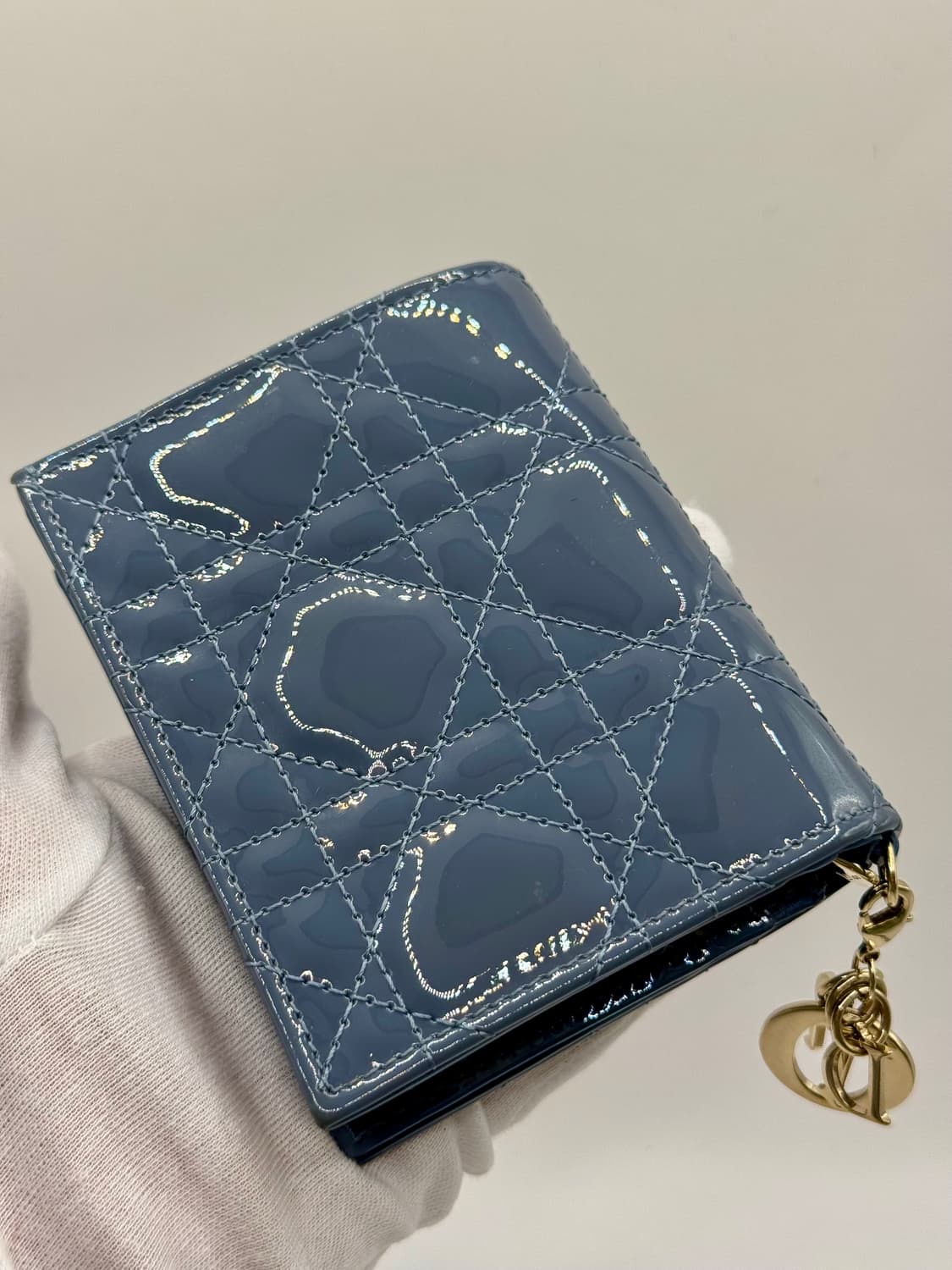 👉 정품 디올 까나쥬 페이던트 지갑 💚 새상품급 반짝이는 컨디션 상품이미지3