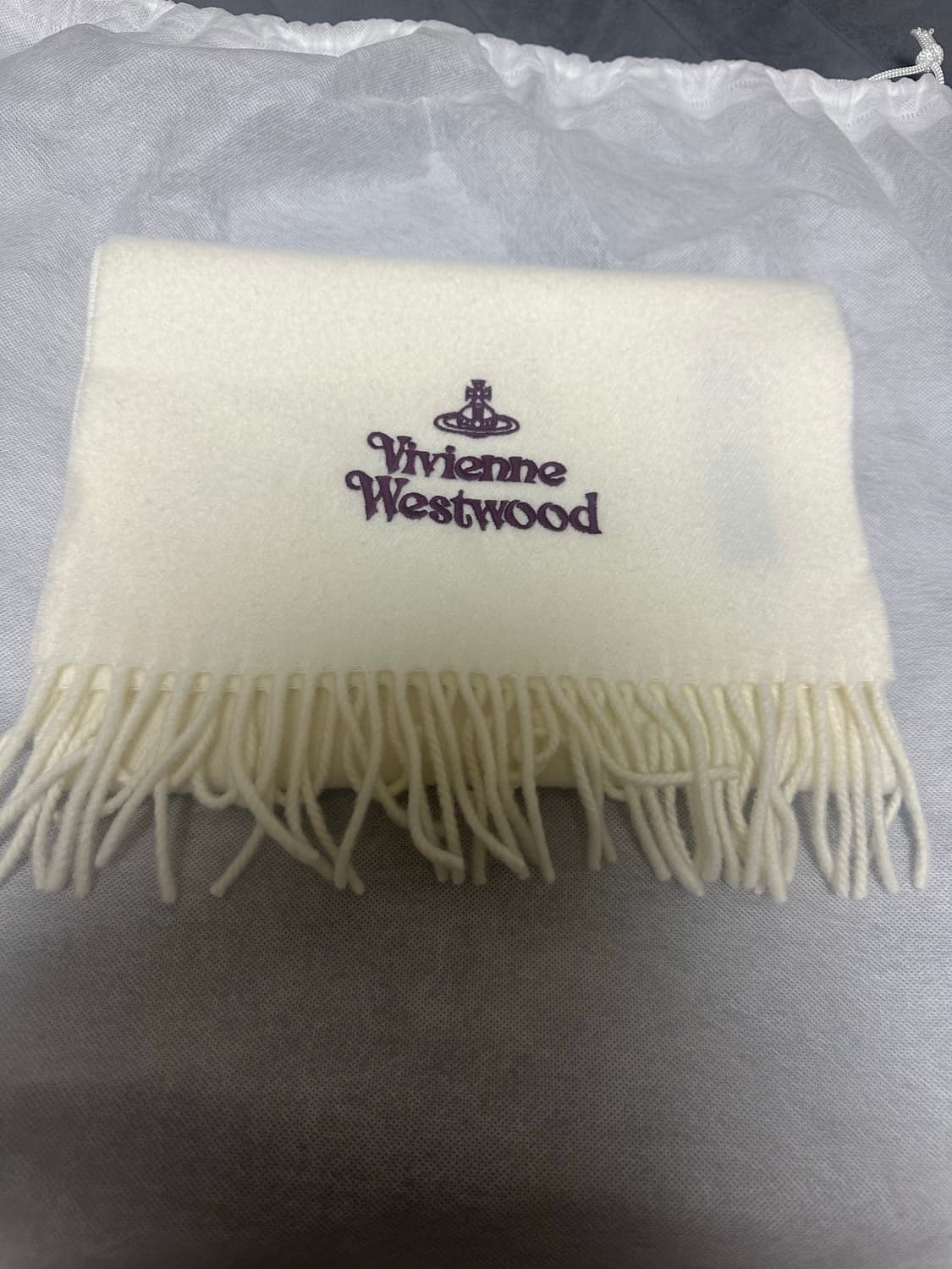 비비안웨스트우드 24fw 로고 울머플러 팝니다. 상품이미지2