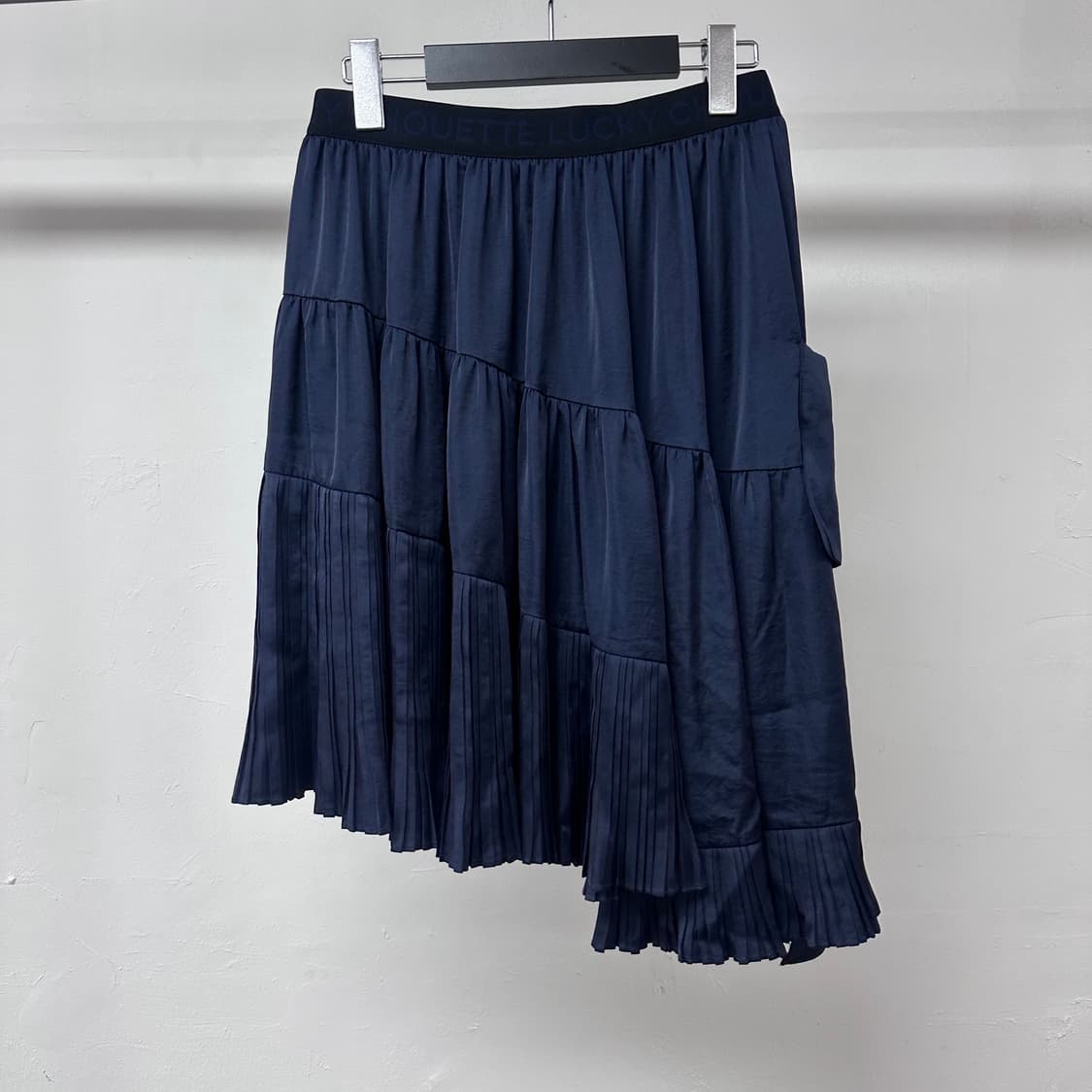 (새상품) 럭키슈에뜨 네이비 플리츠 언발란스 스커트 36사이즈 J33 상품이미지4