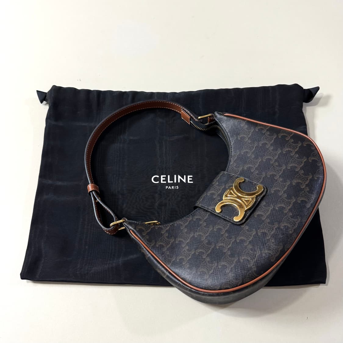 [정품/당일출고]셀린느 트리옹프 아바백 / 숄더백 상품이미지1