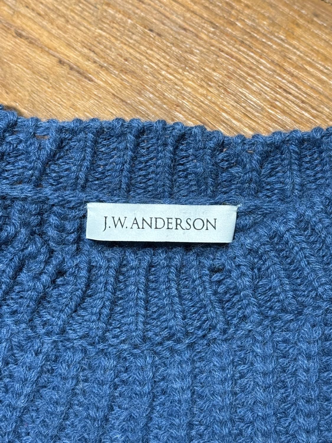 jw앤더슨 블루 알파카 울 데미지 니트 풀오버 상품이미지7