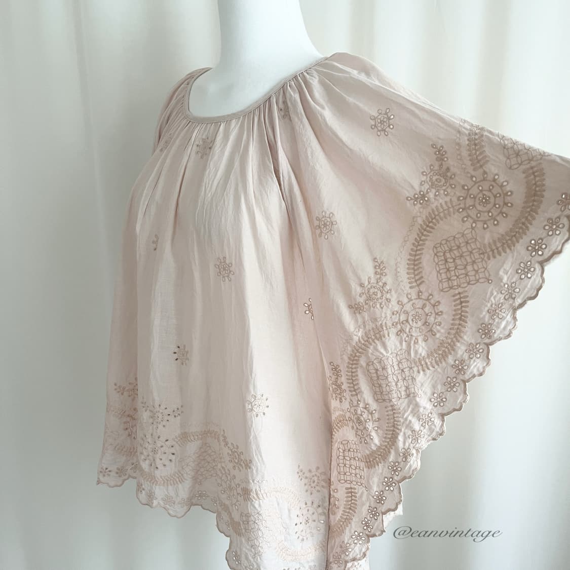 pink embroidery poncho blouse 상품이미지3