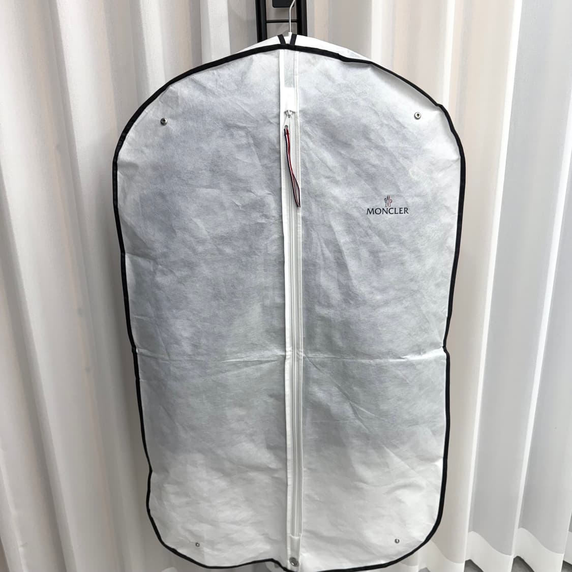 [새상품/4] 몽클레어 세리떼 남성 후드 패딩 백화점판 상품이미지7