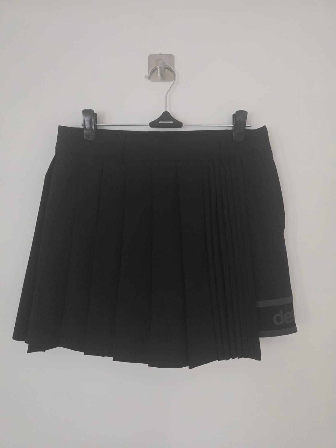 데상트 블랙 플리츠 랩 스커트 XS~S (언발/속바지) 상품이미지1