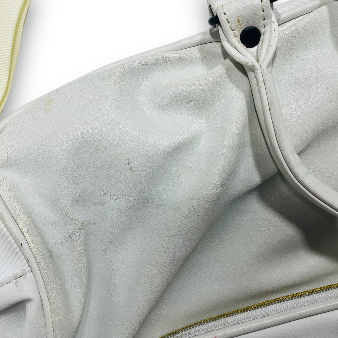 오클리 스컬 골드 자수 로고 화이트 보스턴 크로스백 상품이미지10