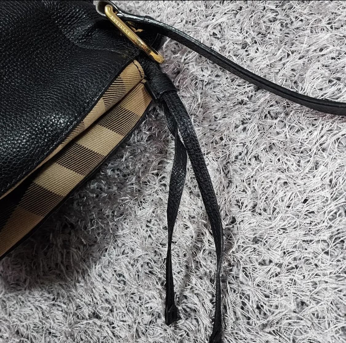 버버리 레더 크로스백 상품이미지5